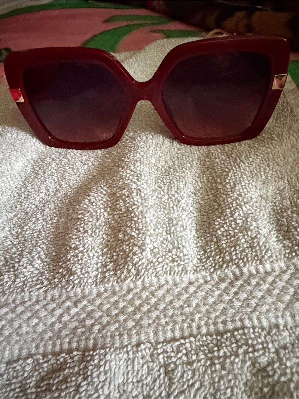 Red Oversized Women's Sunglasses - Fashion Statement